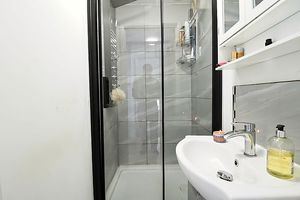 En-Suite- click for photo gallery